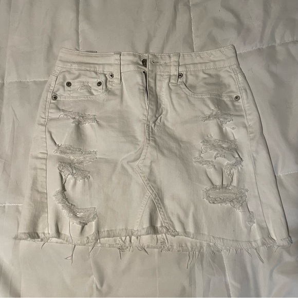 American Eagle White denim distressed skirt - Picture 1 of 4